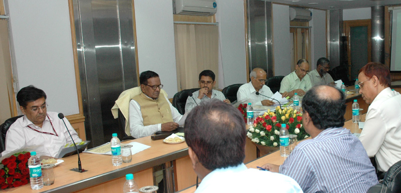 The Union Steel Minister, Shri Beni Prasad Verma reviewing the annual...