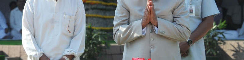 The Vice President, Shri Mohd. Hamid Ansari paying homage at the Samadhi of...