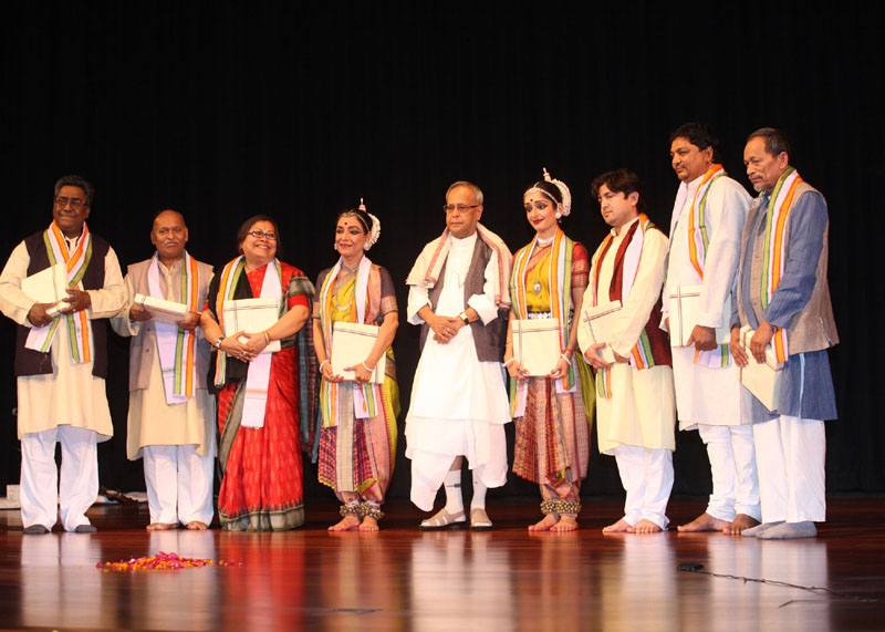 The President, Shri Pranab Mukherjee with the Artists after witnessing an...