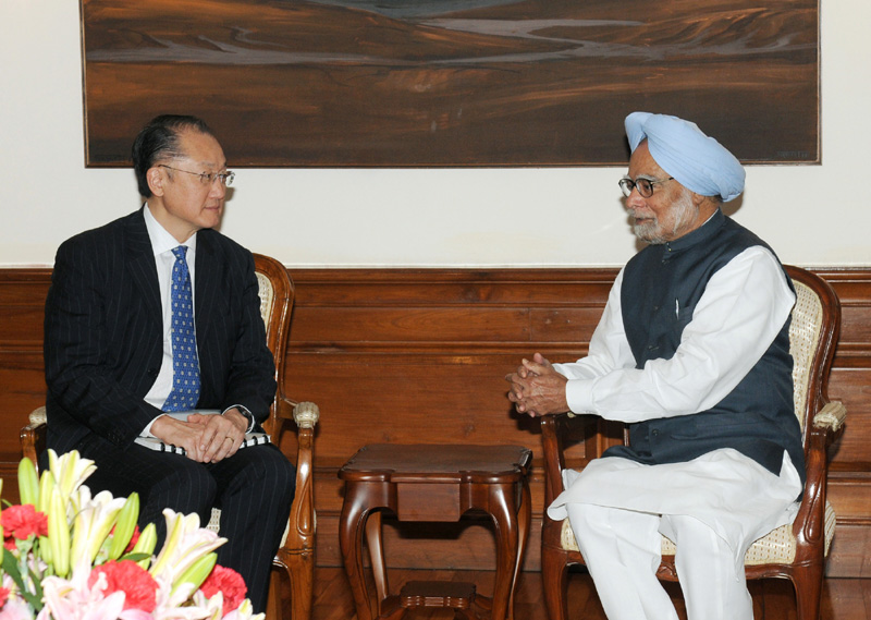The President of World Bank, Mr. Jim Yong Kim meeting the Prime Minister, Dr. Manmohan Singh, in New Delhi
