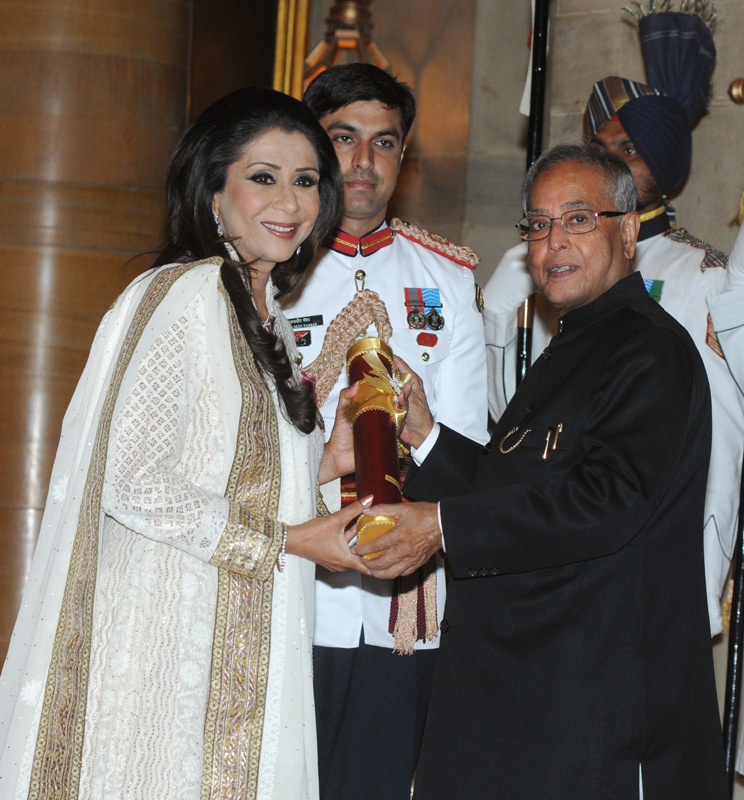 The President, Shri Pranab Mukherjee presenting the Padma Shree Award to Smt. Vandana Luthra, at an Investiture Ceremony, at Rashtrapati Bhavan, in New Delhi