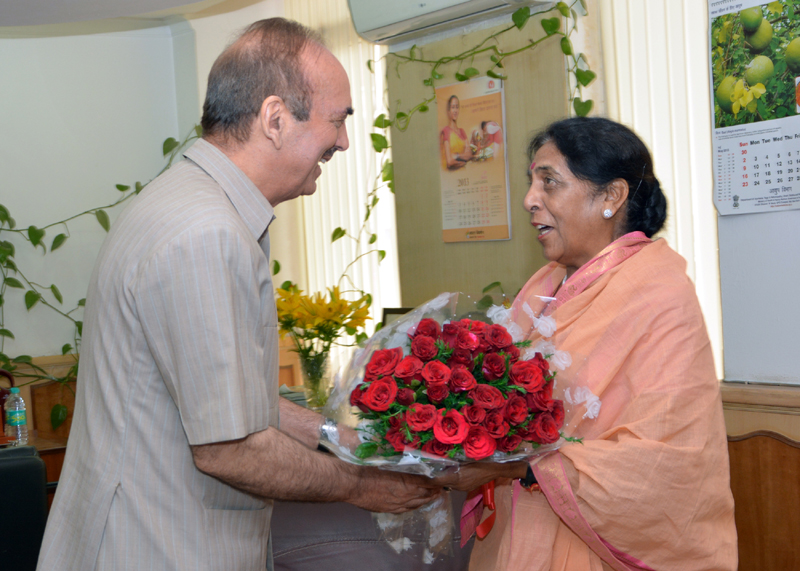 The Union Minister for Health and Family Welfare, Shri Ghulam Nabi Azad greeting…