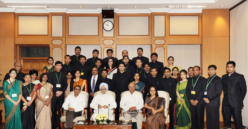 The Prime Minister, Dr. Manmohan Singh with the Officer Trainees of Indian Foreign Service (IFS) -2011 Batch, in New Delhi