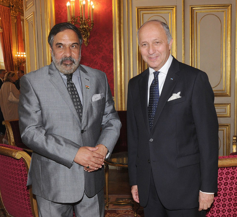 The Union Minister for Commerce & Industry, Shri Anand Sharma with the French...