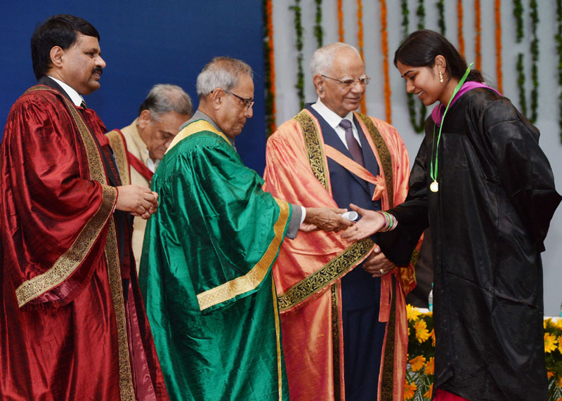 The President, Shri Pranab Mukherjee presenting the degree to a student, at the Annual Convocation of the University of Petroleum & Energy Studies (UPES), at Dehradun