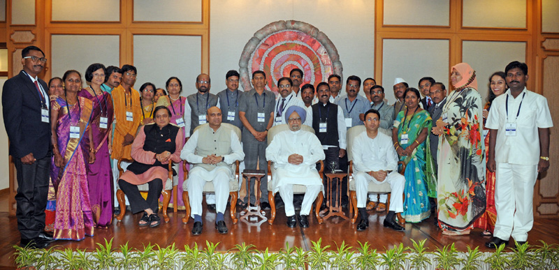 The Prime Minister, Dr. Manmohan Singh with the Awardee Teachers...
