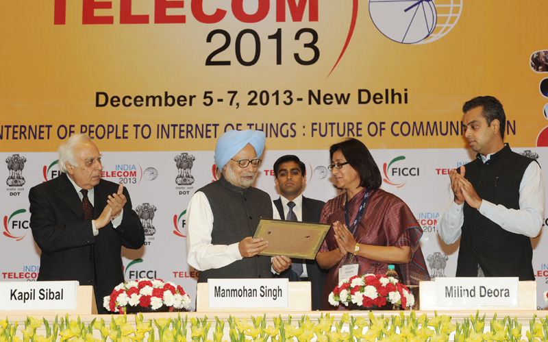 The Prime Minister, Dr. Manmohan Singh being presented a Green Certificate by the FICCI...