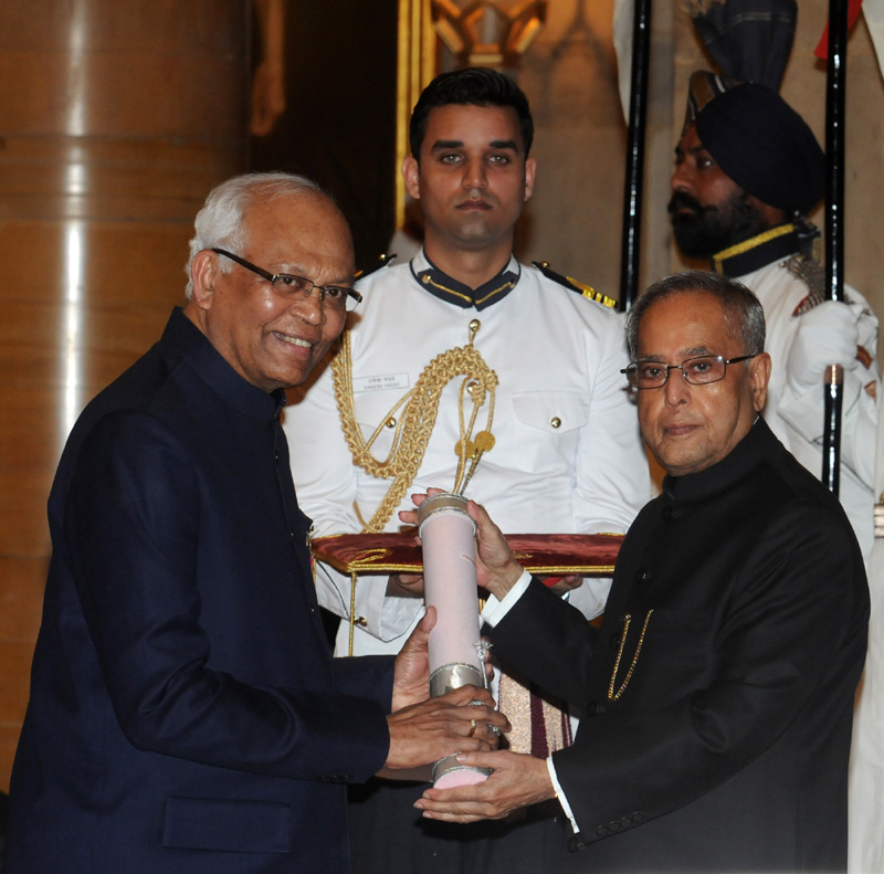 The President, Shri Pranab Mukherjee presenting the Padma Vibhushan Award...