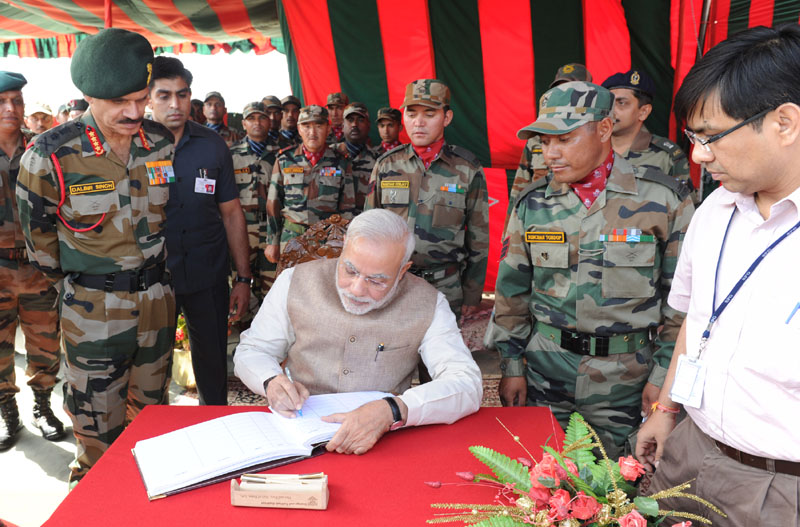 The Prime Minister, Shri Narendra Modi writes in the Visitors Book at 14 Corps HQ. , at Leh