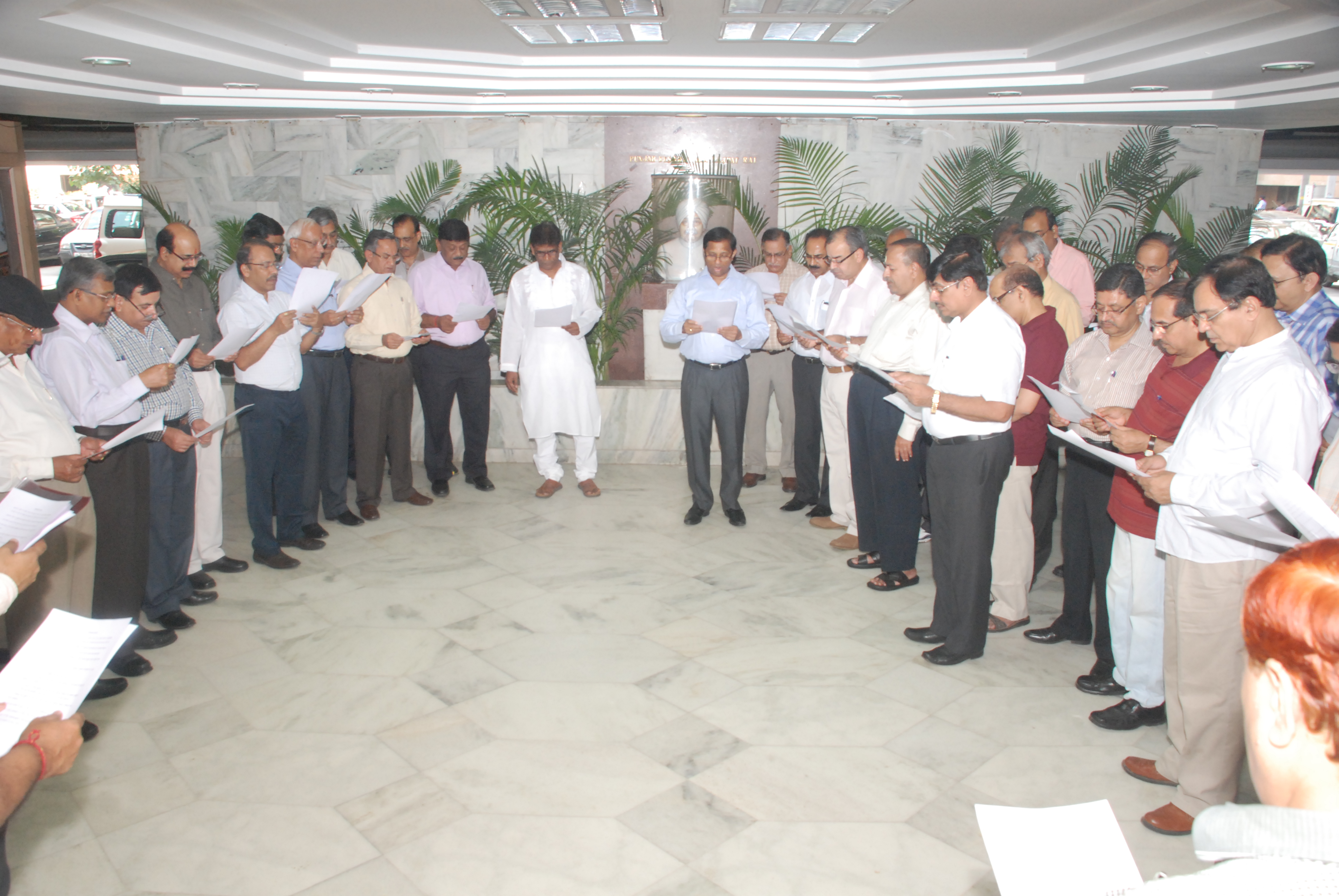 ED,PNB,BRAHMJI RAO ADMINISTERS OATH TO THE EMPLOYEES ON THE ...
