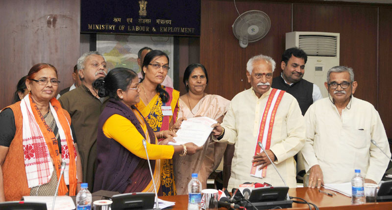 A delegation of Aganwadi workers meeting the Minister of State for Labour and Charge)..