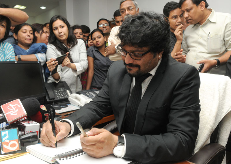 Shri Babul Supriyo taking charge as the Minister of State for Urban Development...
