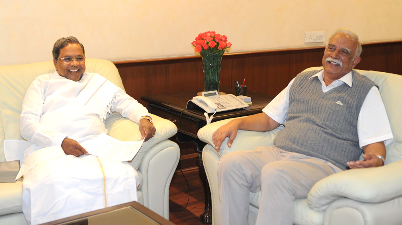 The Chief Minister of Karnataka, Shri Siddaramaiah meeting the Union Minister ...