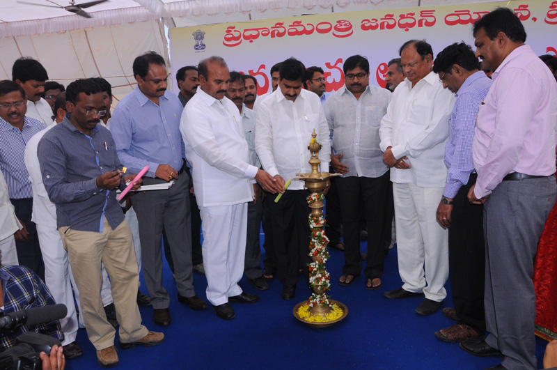 The Minister for Irrigation of Andhra Pradesh, Shri Devineni Uma Maheswar Rao ..