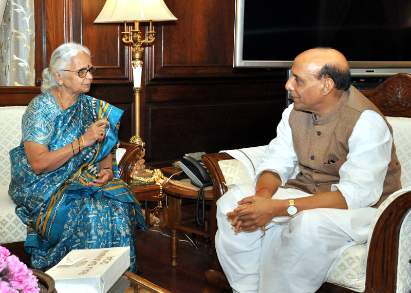 The Governor of Goa, Smt. Mridula Sinha calling on the Union Home Minister, Shri Rajnath Singh, in New Delhi