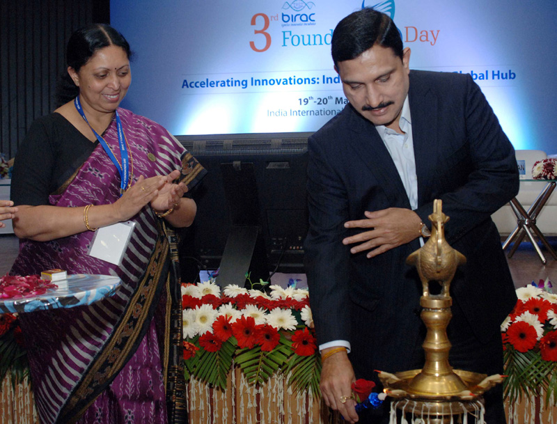 The Minister of State for Science and Technology and Earth Science, Shri Y.S. Chowdary ..