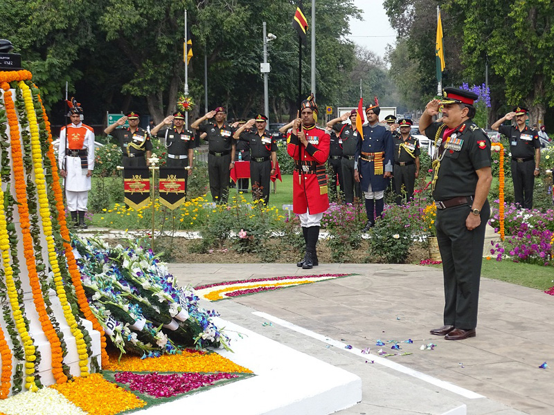 The GOC–in-C Central Comd., Lt. Gen. Rajan Bakshi paying homage at Teen Murti on ..