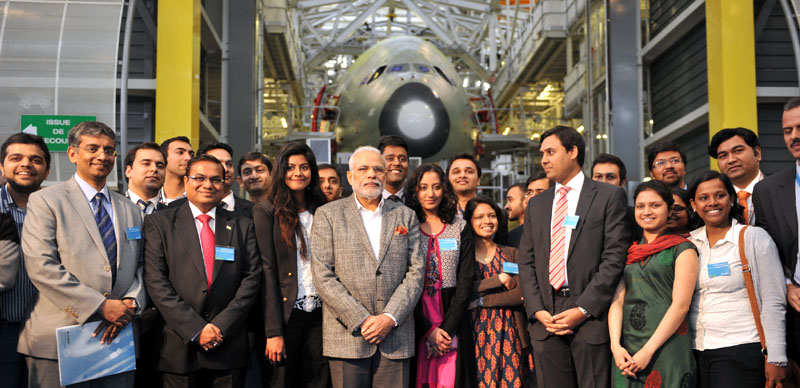 The Prime Minister, Shri Narendra Modi with the Indian employees of the Airbus Facility, in Toulouse, France