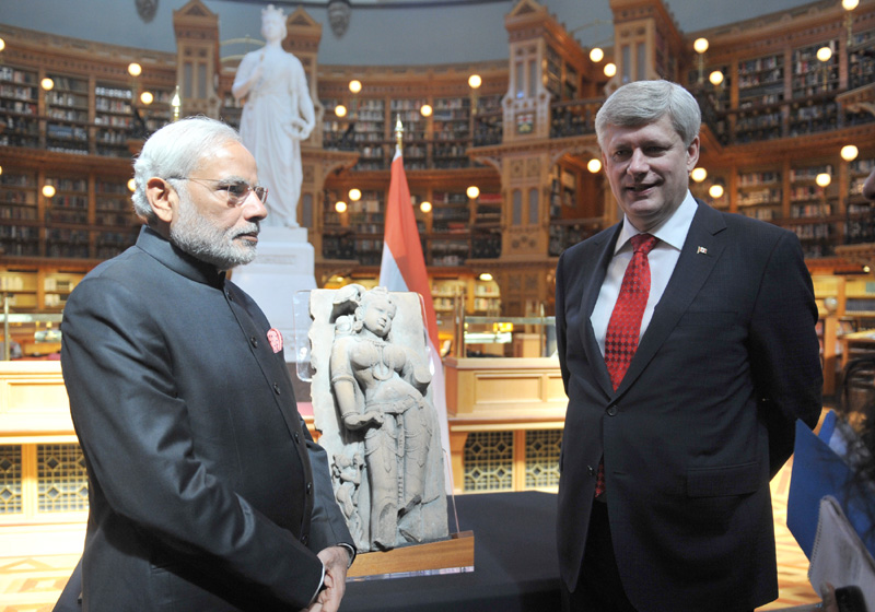 The Prime Minister, Shri Narendra Modi visiting the library of Canadian Parliament..