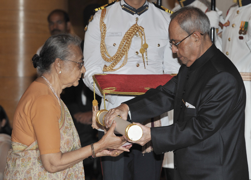 The President, Shri Pranab Mukherjee presenting the Padma Shri Award to Smt. Uma Vasudevan..