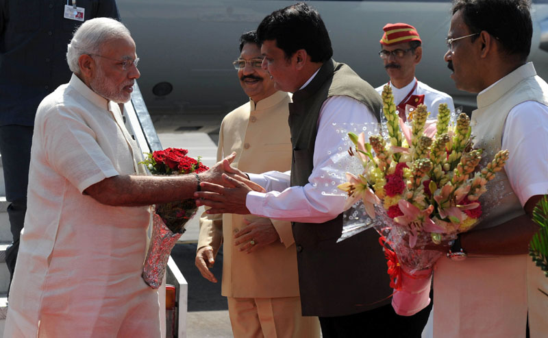 The Prime Minister, Shri Narendra Modi being received by the Governor of Maharashtra,..