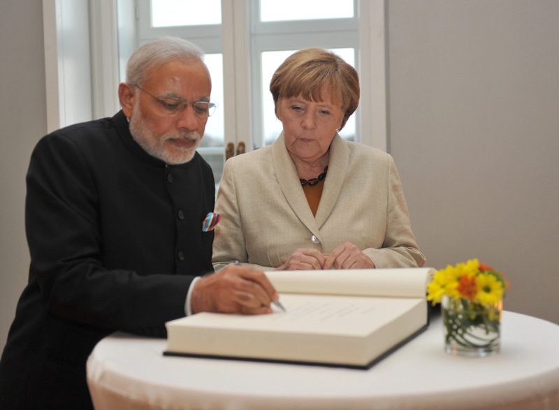 The Prime Minister, Shri Narendra Modi at working Dinner hosted by the German Chancellor, Ms. Angela Merkel, in Hannover, Germany