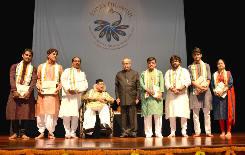 The President, Shri Pranab Mukherjee with the artists after witnessing a concert by ..