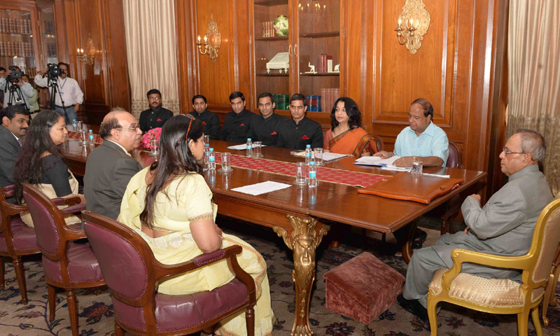 The President, Shri Pranab Mukherjee meeting the officer trainees of the Indian Information ..