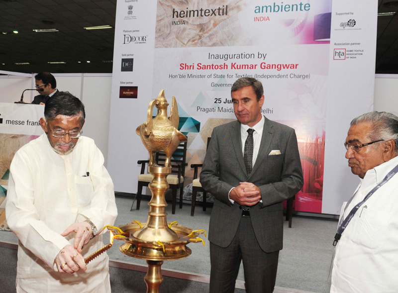 The Minister of State for Textiles (Independent Charge), Shri Santosh Kumar Gangwar ...