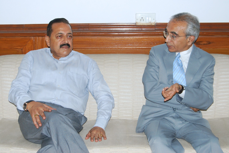 The Chief Information Commissioner, Shri Vijai Sharma calling on the Minister of..