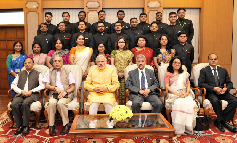 The Prime Minister, Shri Narendra Modi with the Officer Trainees of the 2013 batch..